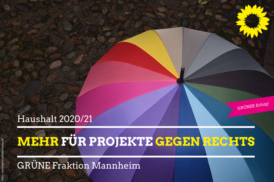 Schirm in Regenbogenfarben